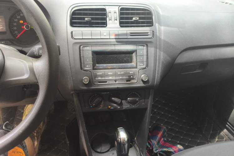 Used Volkswagen Polo 2016 1.4L Automatic Trendy Model Audio And AC Panel