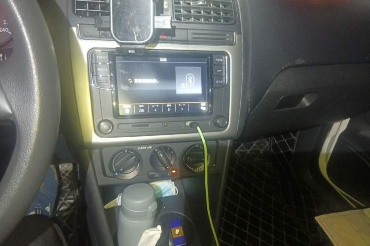 Used Volkswagen Polo 2016 1.4L Manual Fashion Model Audio And AC Panel