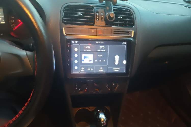 Used Volkswagen Polo 2016 1.4L Automatic Trendy Model Audio And AC Panel