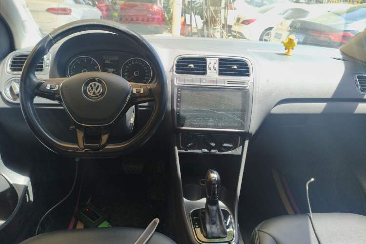 Used Volkswagen Polo 2016 1.6L Automatic Comfort Model Audio And AC Panel