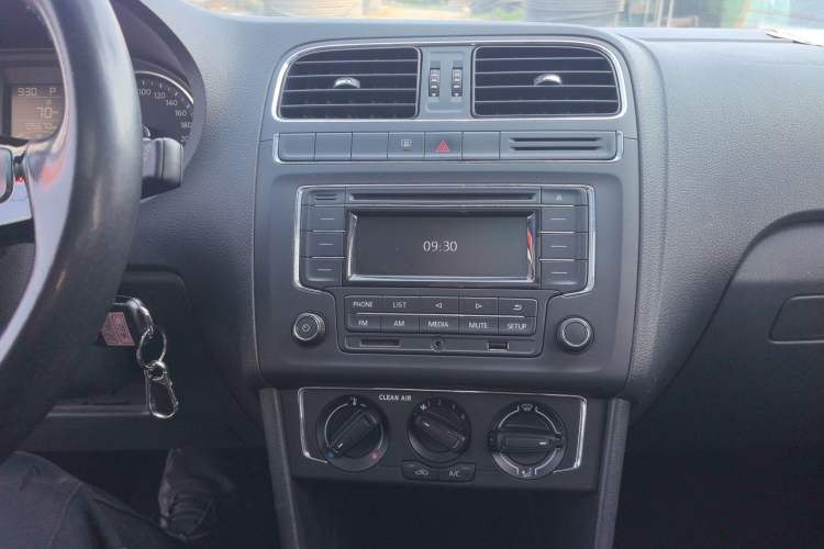Used Volkswagen Polo 2016 1.6L Automatic Comfort Model Audio And AC Panel