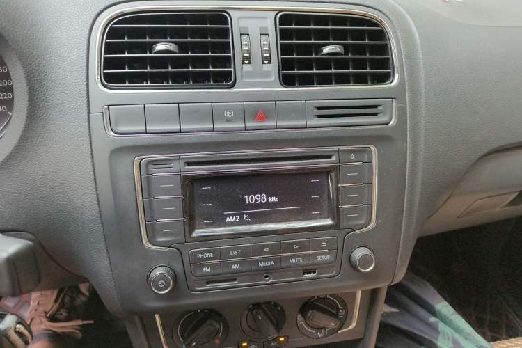 Used Volkswagen Polo 2016 1.6L Automatic Comfort Model Audio And AC Panel