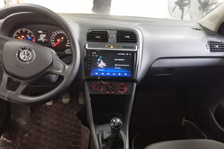Used Volkswagen Polo 2016 1.4L Manual Fashion Model Audio And AC Panel