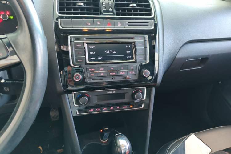 Used Volkswagen Polo 2016 1.6L Automatic Luxury Model Audio And AC Panel