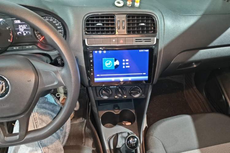 Used Volkswagen Polo 2016 1.4L Manual Fashion Model Audio And AC Panel
