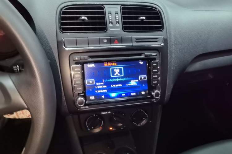 Used Volkswagen Polo 2016 1.4L Automatic Trendy Model Audio And AC Panel