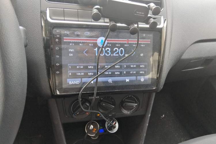 Used Volkswagen Polo 2016 1.4L Manual Fashion Model Audio And AC Panel