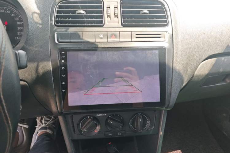 Used Volkswagen Polo 2016 1.4L Manual Fashion Model Audio And AC Panel