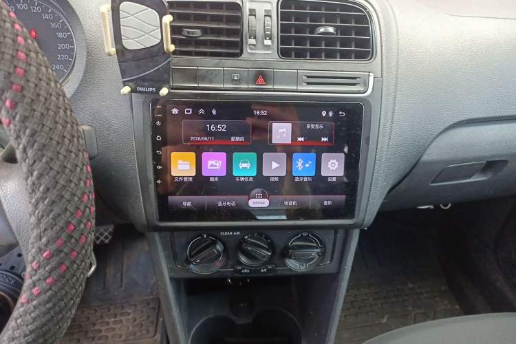 Used Volkswagen Polo 2016 1.4L Manual Fashion Model Audio And AC Panel