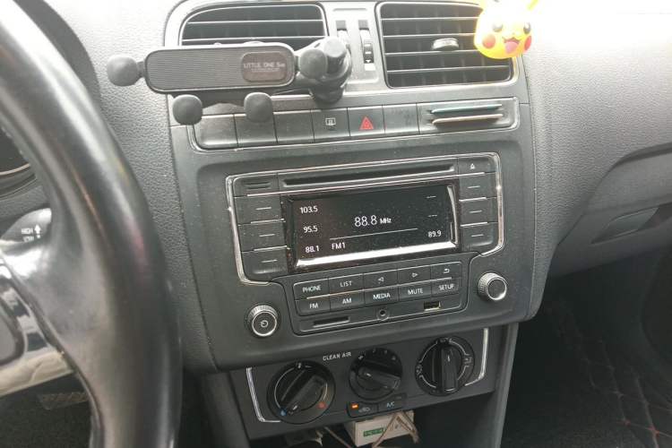 Used Volkswagen Polo 2016 1.6L Automatic Comfort Model Audio And AC Panel