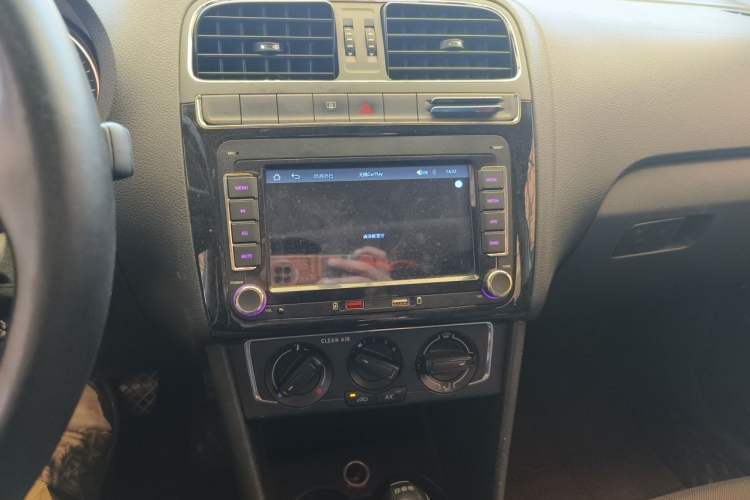 Used Volkswagen Polo 2016 1.6L Automatic Comfort Model Audio And AC Panel