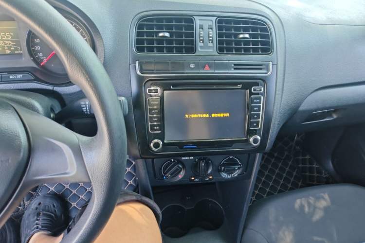 Used Volkswagen Polo 2016 1.4L Manual Fashion Model Audio And AC Panel