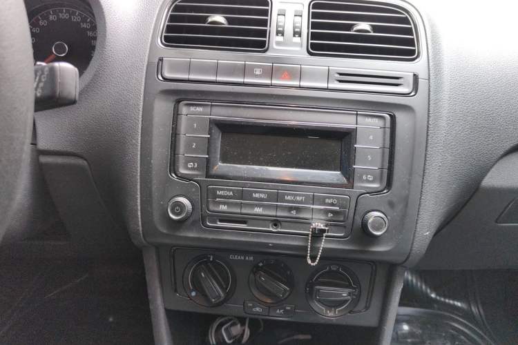 Used Volkswagen Polo 2016 1.4L Automatic Trendy Model Audio And AC Panel