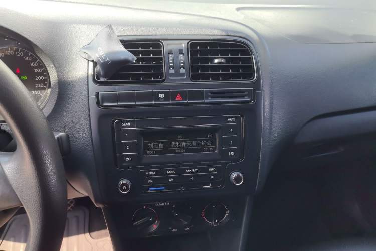 Used Volkswagen Polo 2016 1.4L Automatic Trendy Model Audio And AC Panel