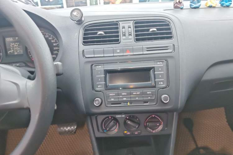 Used Volkswagen Polo 2016 1.4L Automatic Trendy Model Audio And AC Panel
