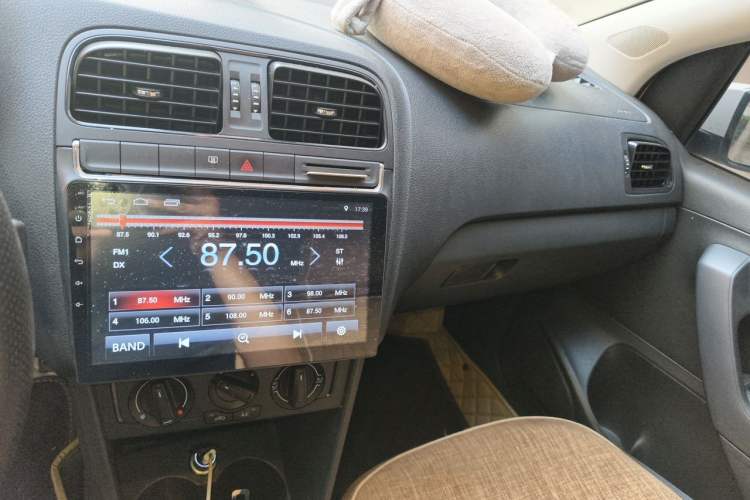 Used Volkswagen Polo 2016 1.4L Manual Fashion Model Audio And AC Panel