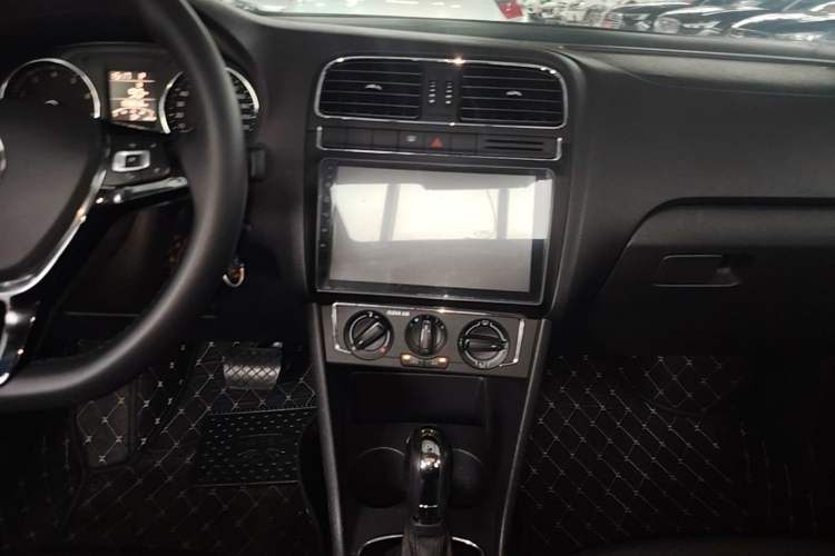 Used Volkswagen Polo 2016 1.6L Automatic Comfort Model Audio And AC Panel