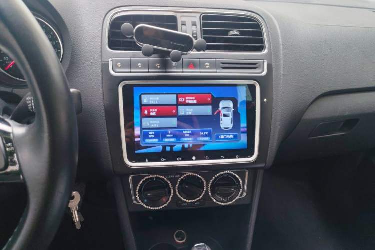 Used Volkswagen Polo 2016 1.6L Automatic Comfort Model Audio And AC Panel