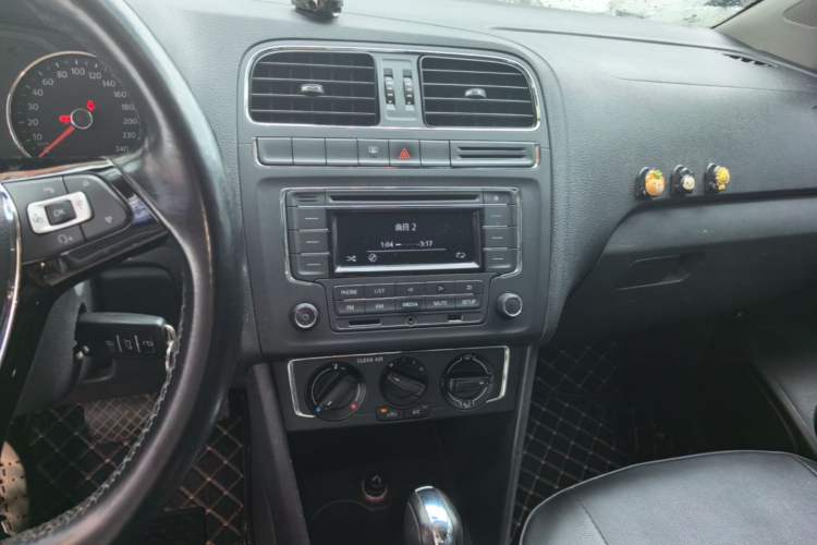 Used Volkswagen Polo 2016 1.6L Automatic Comfort Model Audio And AC Panel