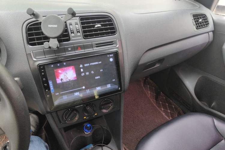Used Volkswagen Polo 2016 1.4L Manual Fashion Model Audio And AC Panel