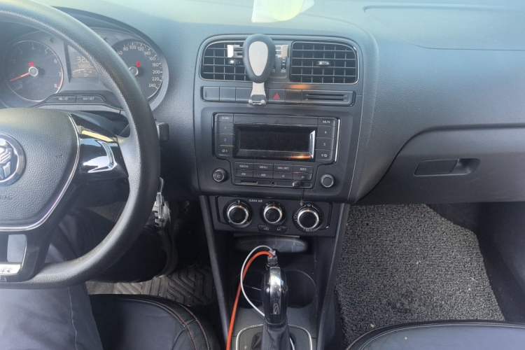 Used Volkswagen Polo 2016 1.4L Automatic Trendy Model Audio And AC Panel