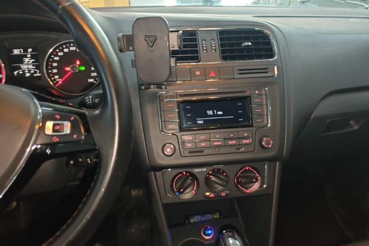 Used Volkswagen Polo 2016 1.6L Automatic Comfort Model Audio And AC Panel