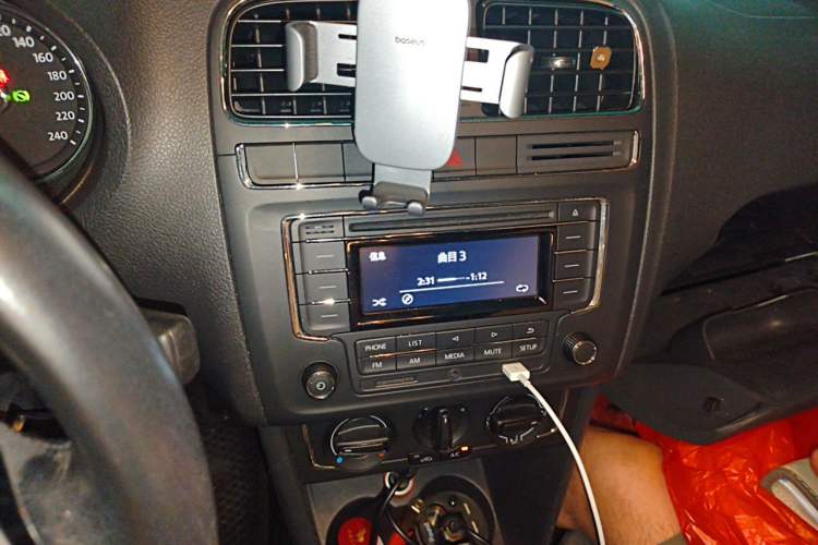 Used Volkswagen Polo 2016 1.6L Automatic Comfort Model Audio And AC Panel