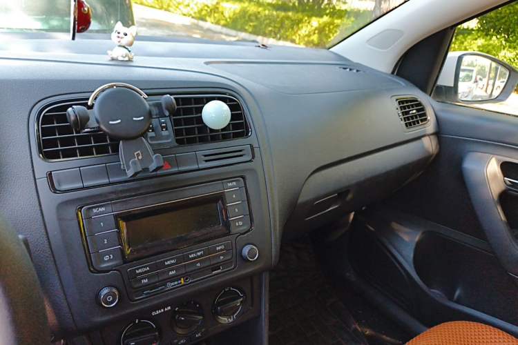 Used Volkswagen Polo 2016 1.4L Automatic Trendy Model Audio And AC Panel