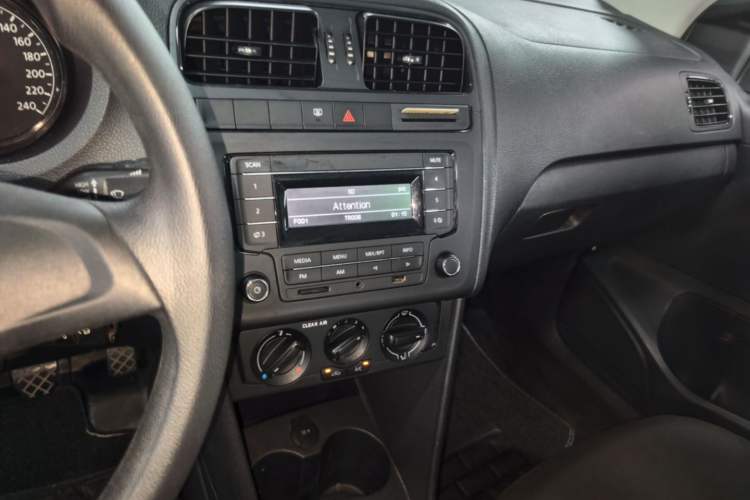 Used Volkswagen Polo 2016 1.4L Manual Fashion Model Audio And AC Panel