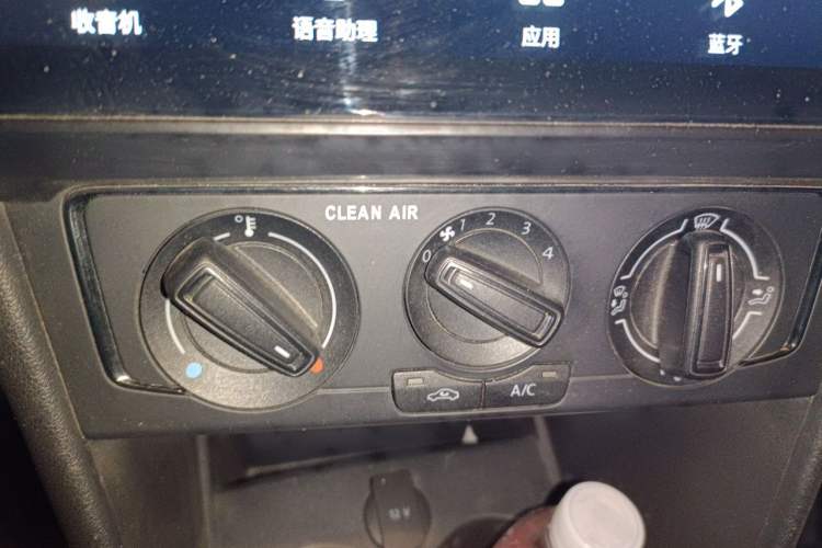 Used Volkswagen Polo 2016 1.4L Manual Fashion Model Audio And AC Panel