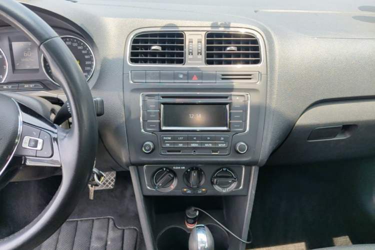 Used Volkswagen Polo 2016 1.6L Automatic Comfort Model Audio And AC Panel