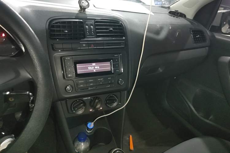 Used Volkswagen Polo 2016 1.4L Manual Fashion Model Audio And AC Panel
