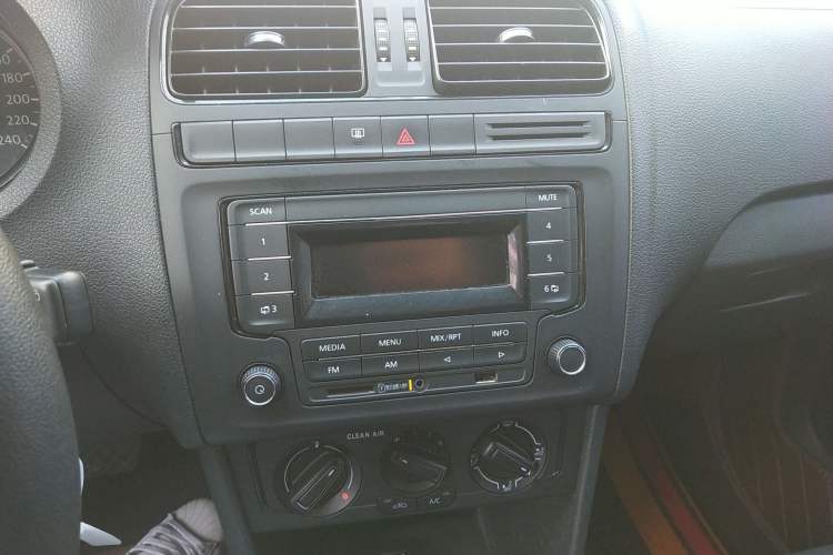 Used Volkswagen Polo 2016 1.4L Automatic Trendy Model Audio And AC Panel