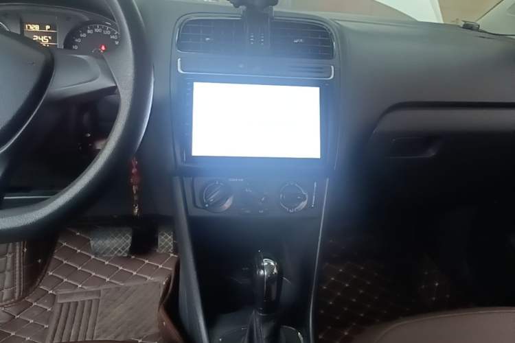 Used Volkswagen Polo 2016 1.4L Automatic Trendy Model Audio And AC Panel