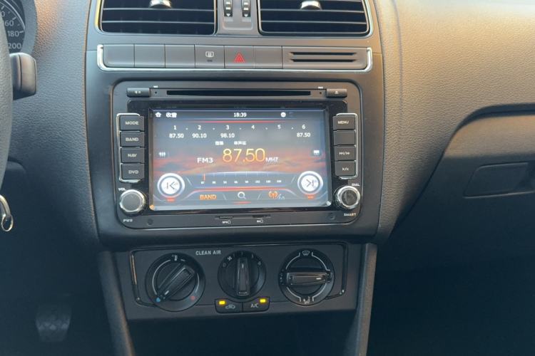 Used Volkswagen Polo 2016 1.4L Manual Fashion Model Audio And AC Panel