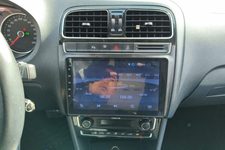 Used Volkswagen Polo 2016 1.6L Automatic Luxury Model Audio And AC Panel