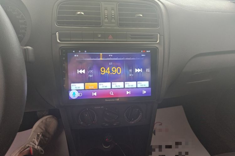 Used Volkswagen Polo 2016 1.4L Manual Fashion Model Audio And AC Panel