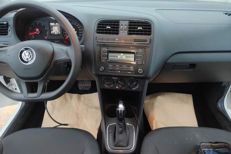 Used Volkswagen Polo 2016 1.4L Automatic Trendy Model Audio And AC Panel