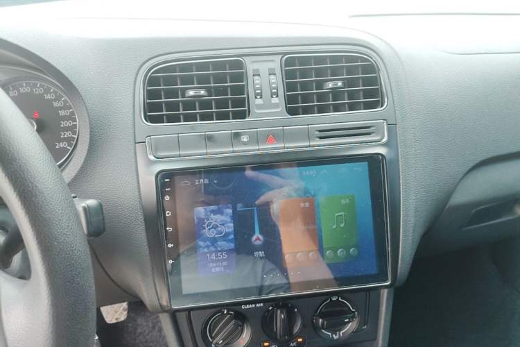 Used Volkswagen Polo 2016 1.4L Manual Fashion Model Audio And AC Panel