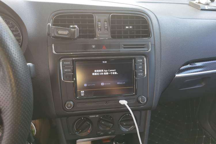Used Volkswagen Polo 2016 1.4L Manual Fashion Model Audio And AC Panel