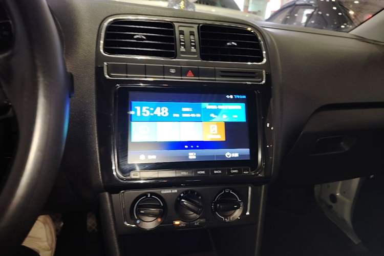 Used Volkswagen Polo 2016 1.6L Automatic Comfort Model Audio And AC Panel