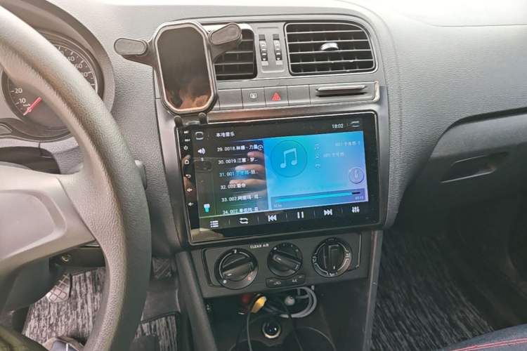 Used Volkswagen Polo 2016 1.4L Manual Fashion Model Audio And AC Panel