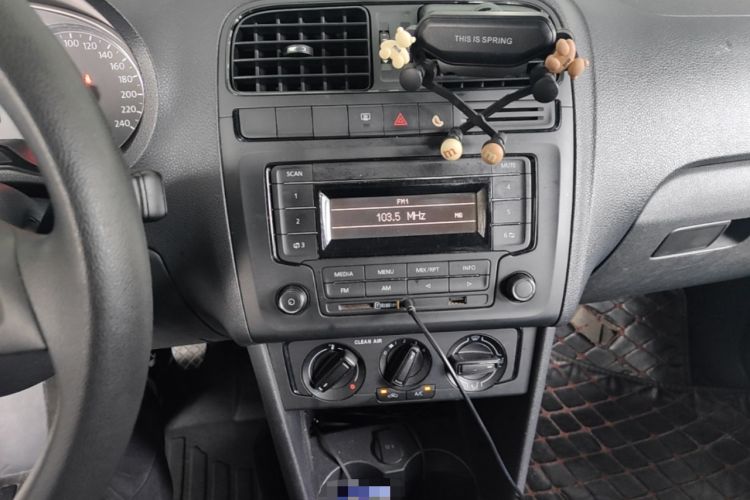 Used Volkswagen Polo 2016 1.4L Manual Fashion Model Audio And AC Panel
