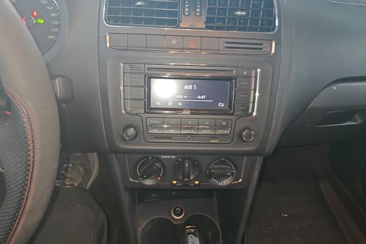 Used Volkswagen Polo 2016 1.6L Automatic Comfort Model Audio And AC Panel