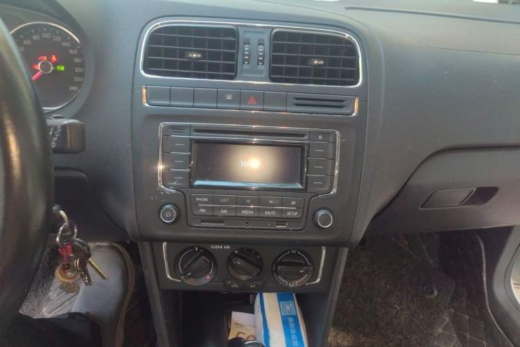 Used Volkswagen Polo 2016 1.6L Automatic Comfort Model Audio And AC Panel