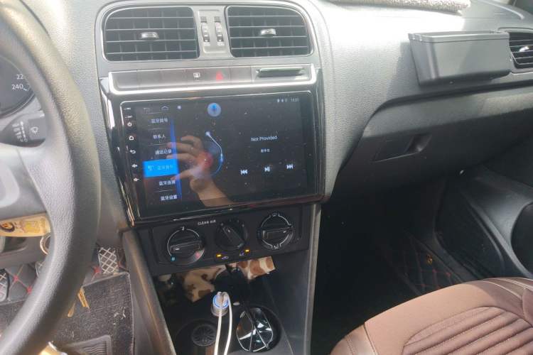 Used Volkswagen Polo 2016 1.4L Manual Fashion Model Audio And AC Panel