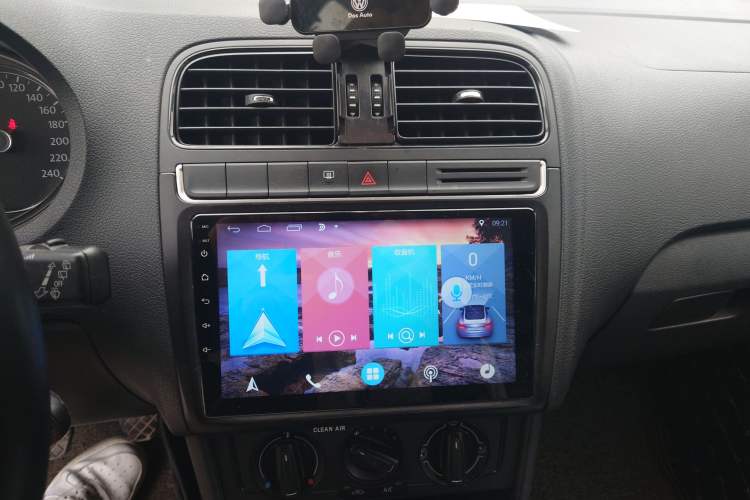 Used Volkswagen Polo 2016 1.4L Manual Fashion Model Audio And AC Panel