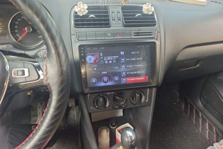Used Volkswagen Polo 2016 1.6L Automatic Comfort Model Audio And AC Panel