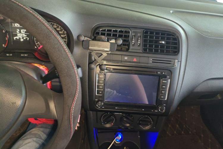 Used Volkswagen Polo 2016 1.4L Manual Fashion Model Audio And AC Panel