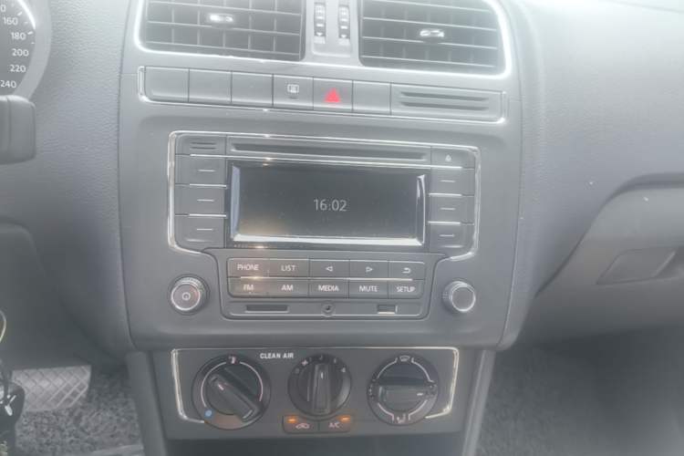 Used Volkswagen Polo 2016 1.6L Automatic Comfort Model Audio And AC Panel